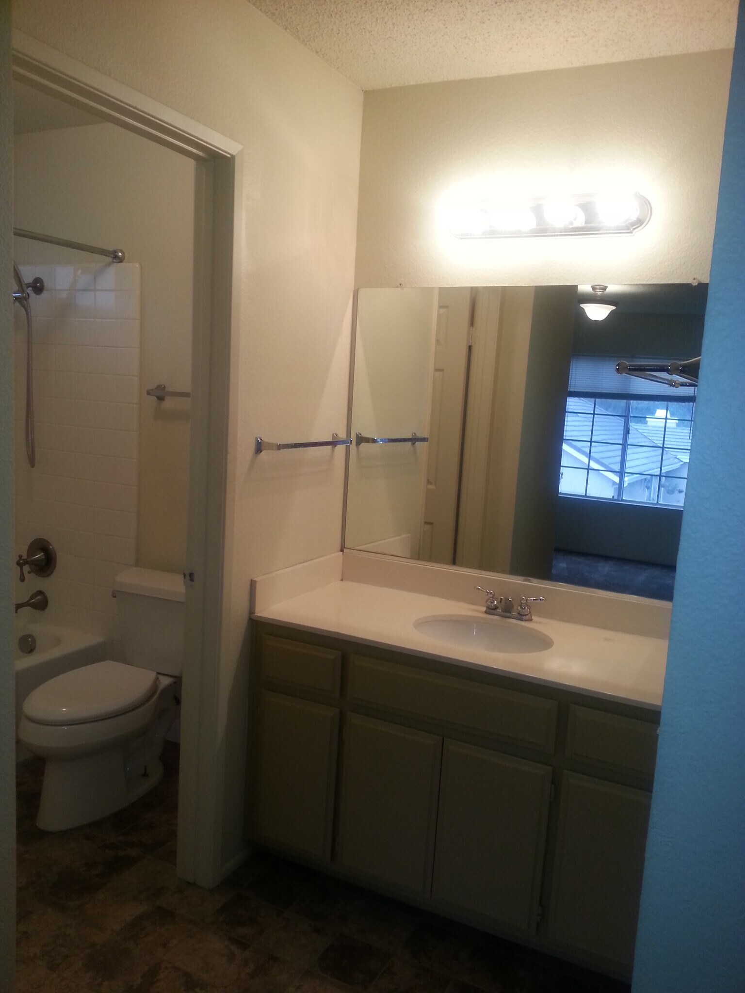 Building Photo - 857 S Sapphire Ln