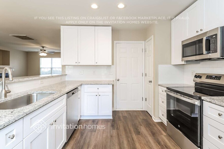 Building Photo - 9409 Dewey Dr