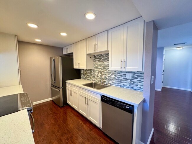 Building Photo - Gorgeous Walnut Creek Townhome 2 bedroom, 2.5 bath with 1 car garage in Sunset Park