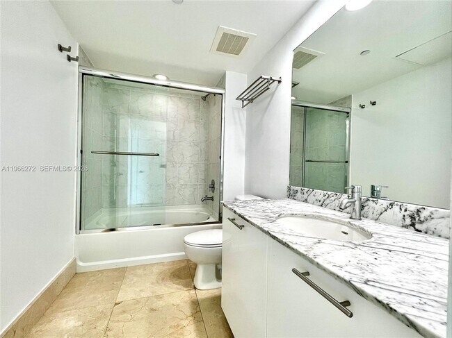 Building Photo - 950 Brickell Bay Dr