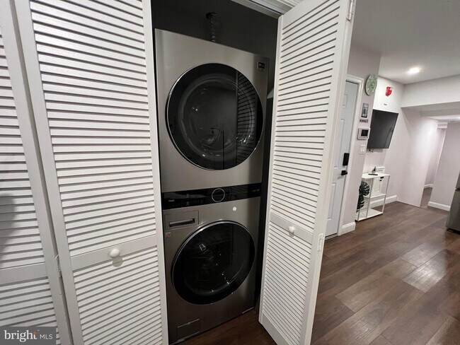 Building Photo - 1985 N 63rd St