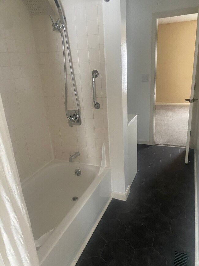 Building Photo - 5302 Country Club Ln