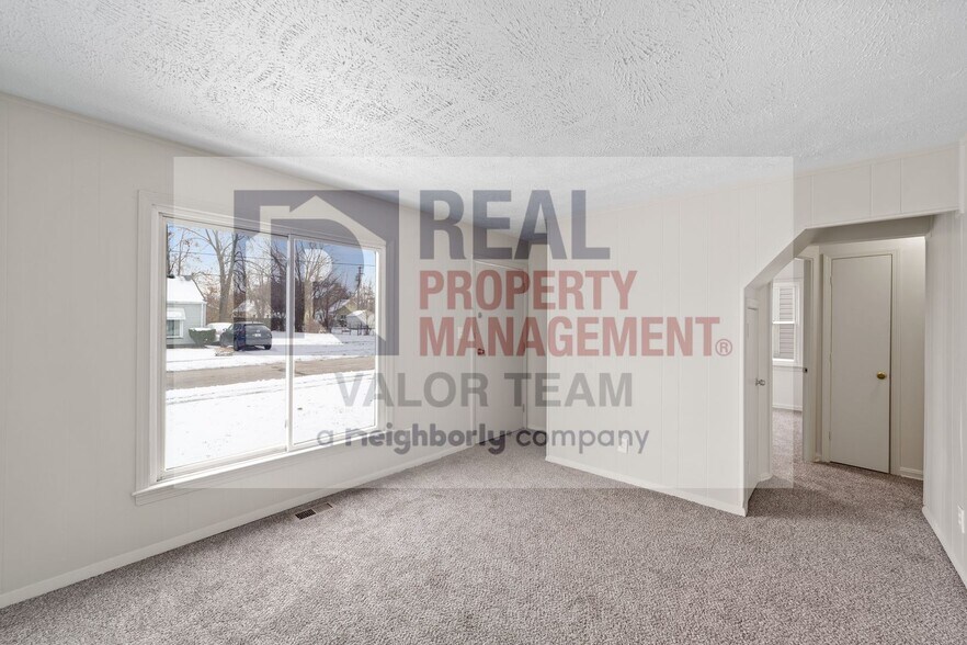 Building Photo - CMHA Ready - Newly Renovated 4bd/1 bath Co...