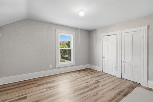 Building Photo - 834 Worthington St
