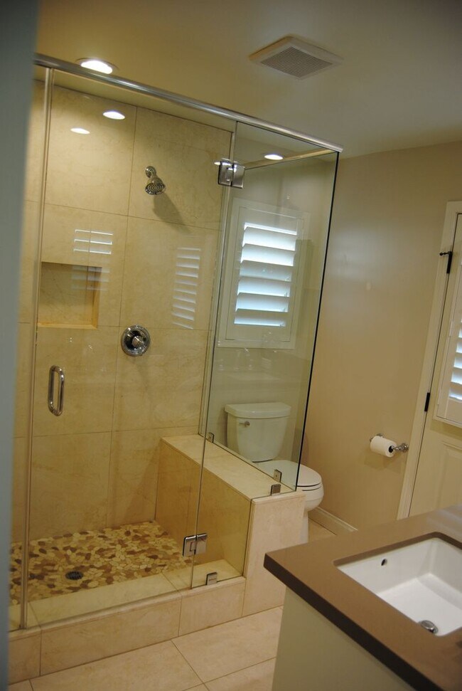 Building Photo - 7112 Darrin Ave