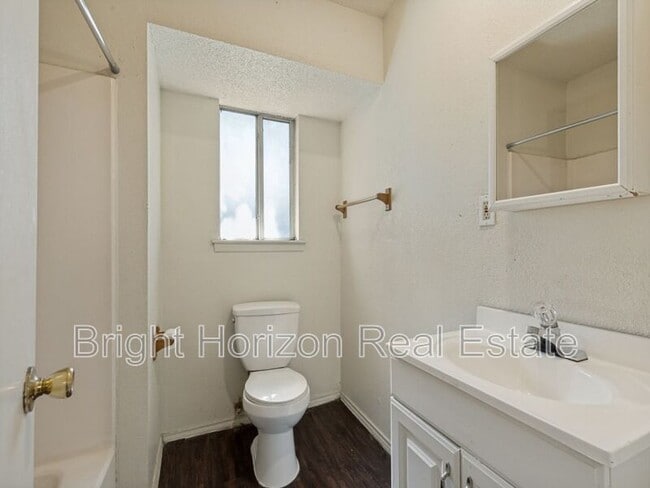 Building Photo - 1408 Arvel Cir