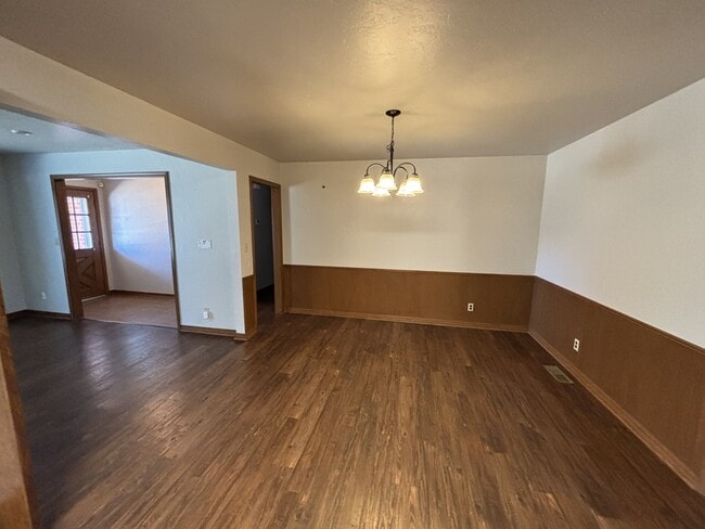 Building Photo - 504 Holbrook Cir