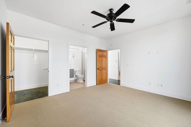 Building Photo - 211 Cream St