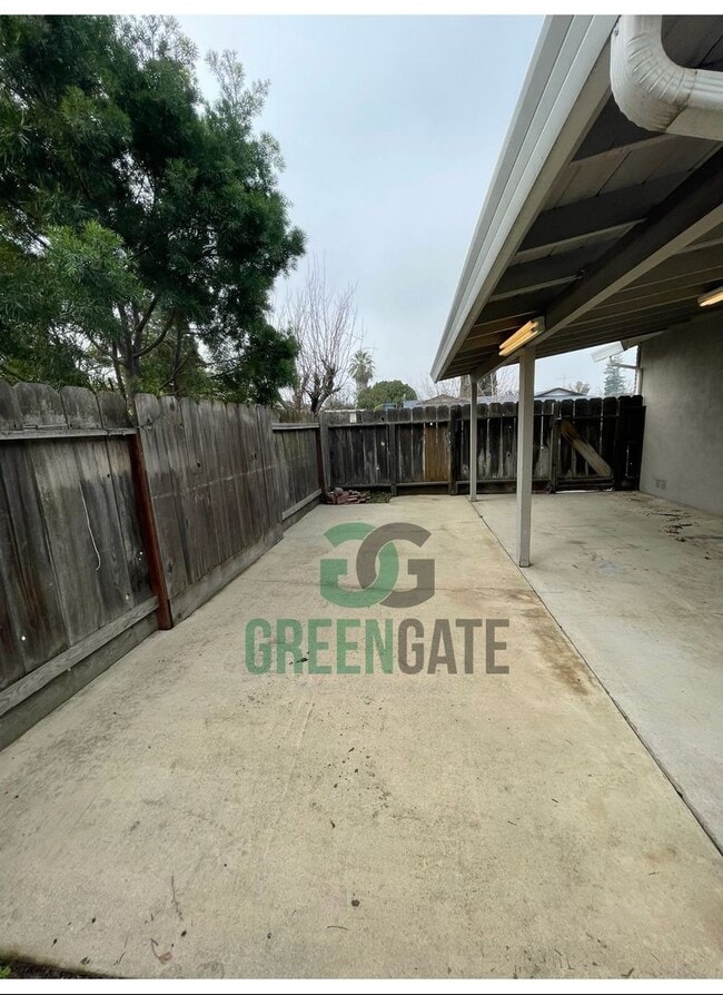 Building Photo - Spacious 4Bedroom 2Bath AVAILABLE NOW in Modesto!!