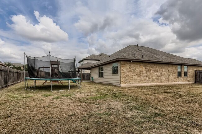 Building Photo - Charming 4BR/2BA One-Level Home with Moder...