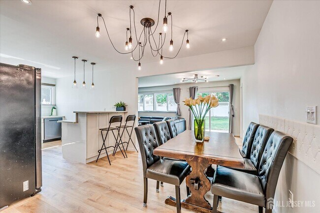 Building Photo - 9 Regent Ct