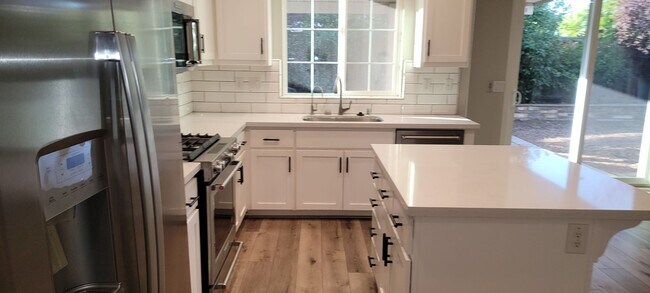 Building Photo - Gorgeous 4 bedroom 3 bath in Fiddyment Farm