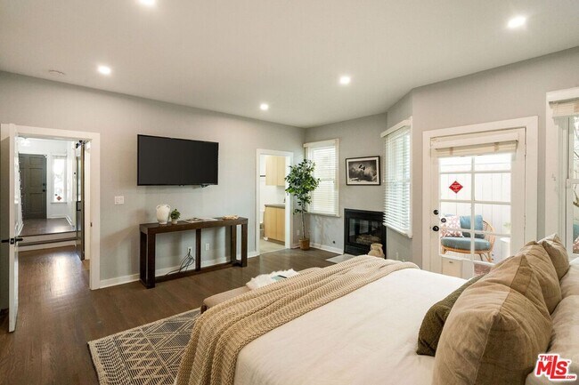 Building Photo - 2622 2nd St