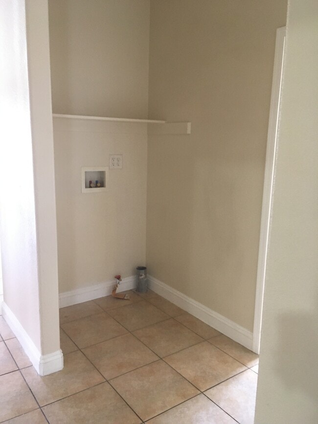 Washer & Dryer Connections - 456 E 47th St