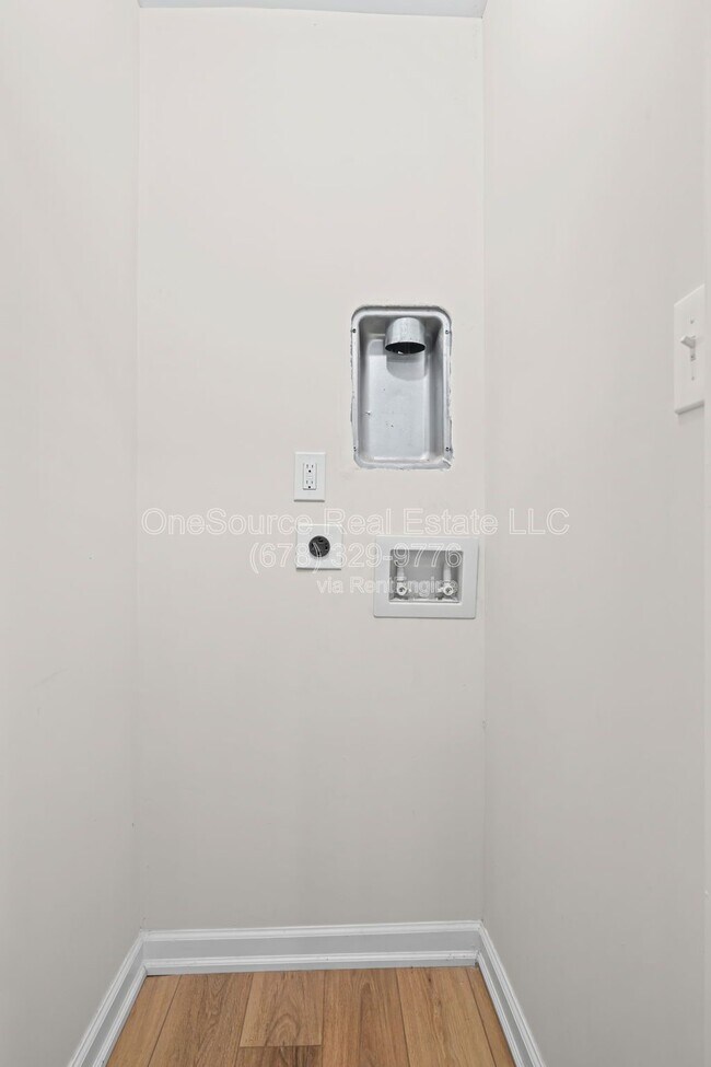 Building Photo - 1467 Ryan St SW