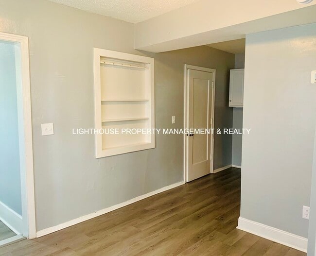 Building Photo - Cozy 2 Bed/1 Bath Home with Fenced Yard!