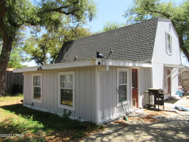 Building Photo - 1113 Arthur Ave