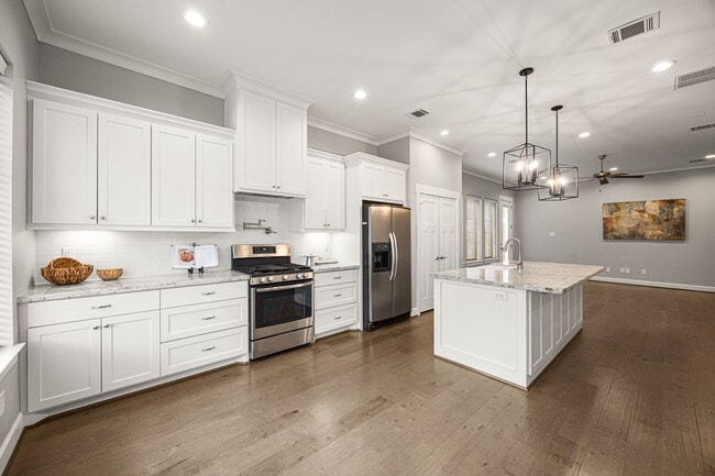 Building Photo - 2307 Langston St