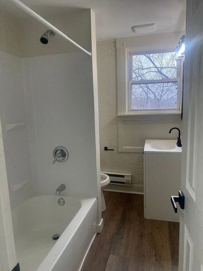 Building Photo - A Comfortable 3BR home in Pittsburgh
