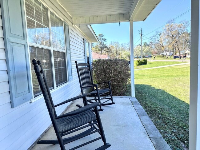 Building Photo - Branching Out in Laurel Oaks