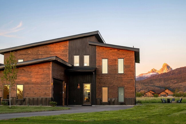 Building Photo - 1601 Jackrabbit Ln