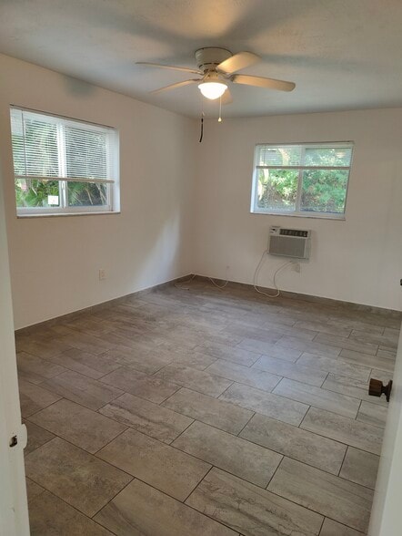 Building Photo - 7839 N Bayshore Dr