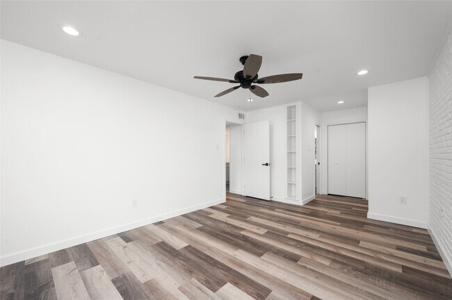 Building Photo - 2744 Briarhurst Dr
