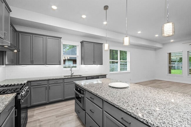 Building Photo - 29019 Pine Forest Dr