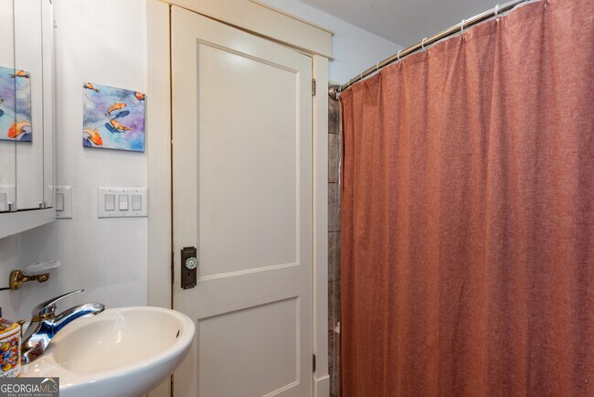 Building Photo - 1698 Temple Ave