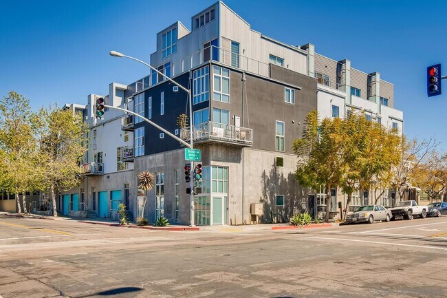 Building Photo - 991 Sigsbee St