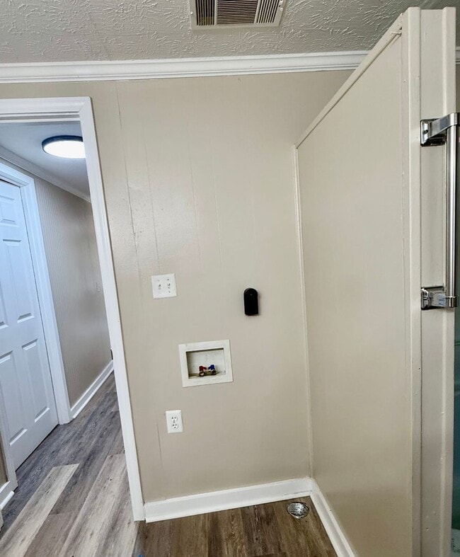Building Photo - 2 Bed/1 Bath House