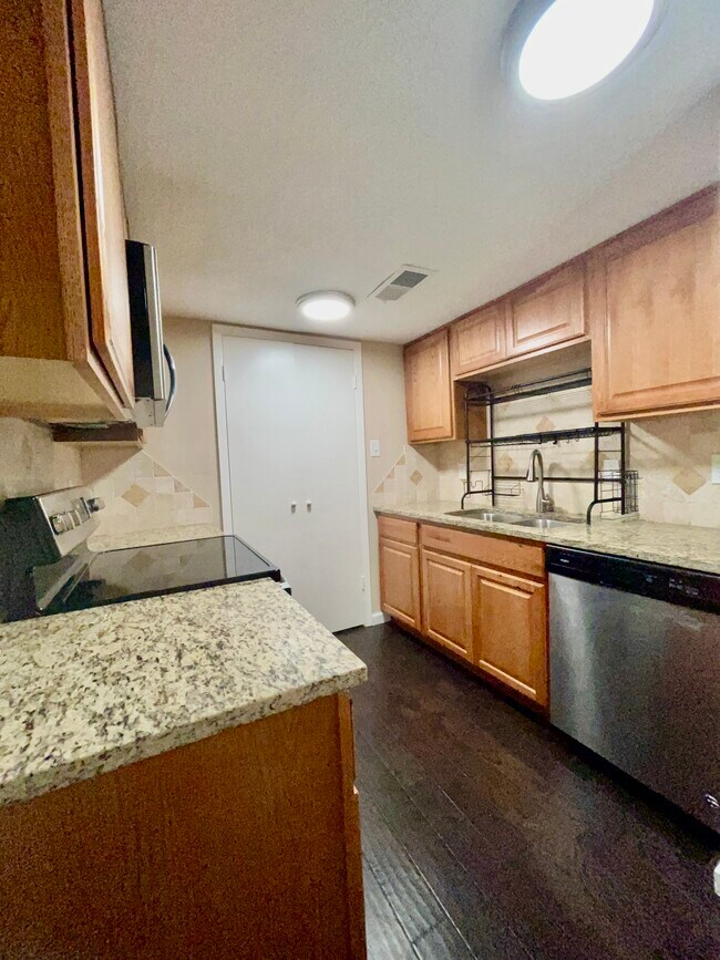 Building Photo - 919 S Weatherred Dr