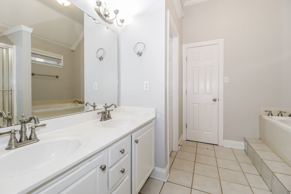 Building Photo - 7633 Meadow Ridge Ln