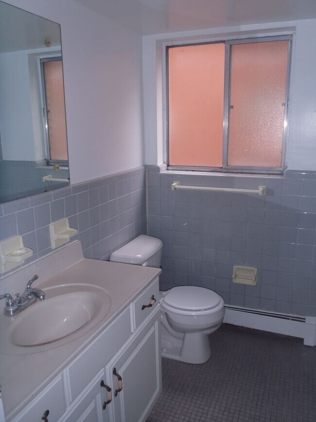 Building Photo - 539 Lowell Ave