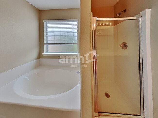 Building Photo - 6018 Hendricks Pass Dr