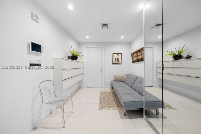 Building Photo - 17121 Collins Ave