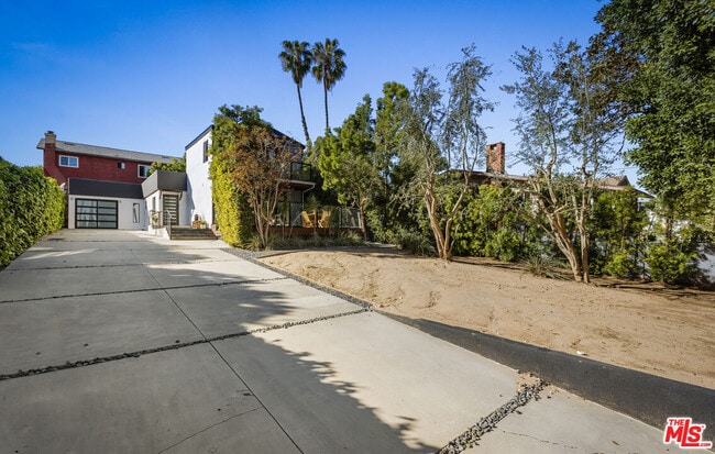 Building Photo - 1057 N Ave 49