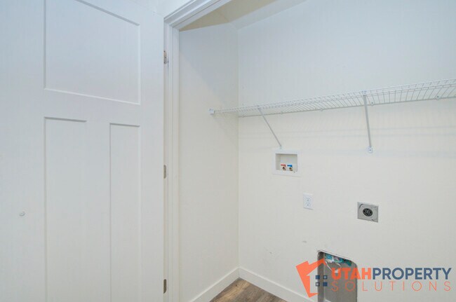 Building Photo - 8172 Broken Spoke Ln