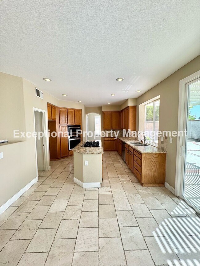 Building Photo - Ready to move in 4 bedroom 3 bath home with a loft and 3 car garage!