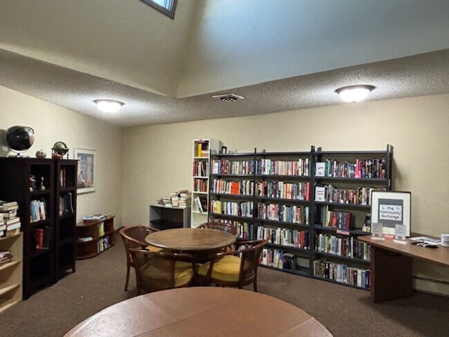 Building Photo - Great 1 BR/1 BA Condo in the Heart of Litt...