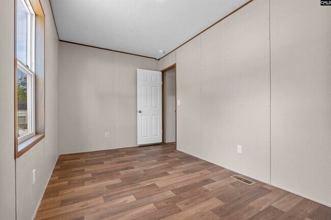 Building Photo - 600 Ermine Rd