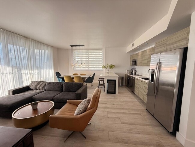 Building Photo - 121 NE 34th St