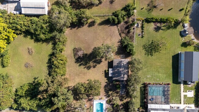 Building Photo - Country-Style Sarasota Living on a Full Acre - Pool Home with Oversized Workshop — Move-In Ready Now