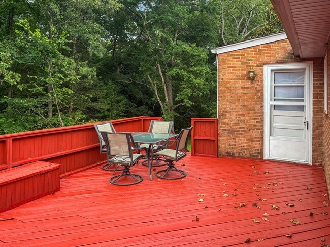 Building Photo - 3 Bed 1.5 Bath in North Chesterfield!