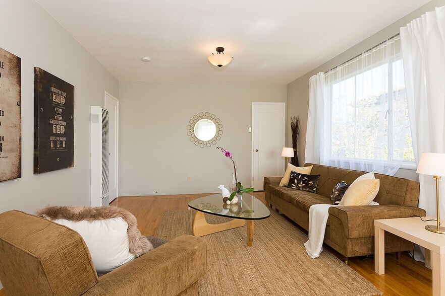 Building Photo - 459 44th St