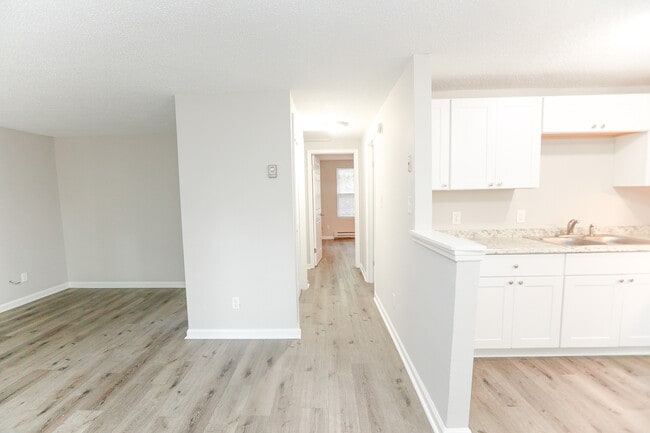 Building Photo - 1250 Pall Mall St