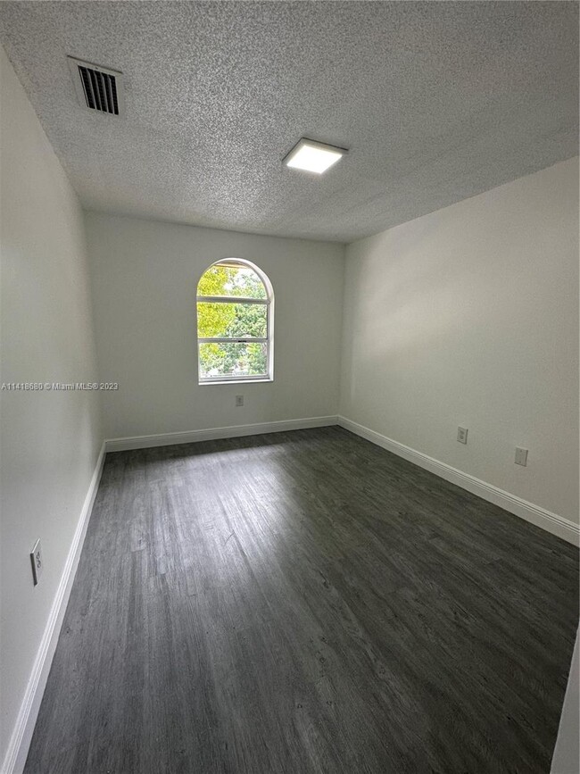 Building Photo - 2050 SW 122nd Ave