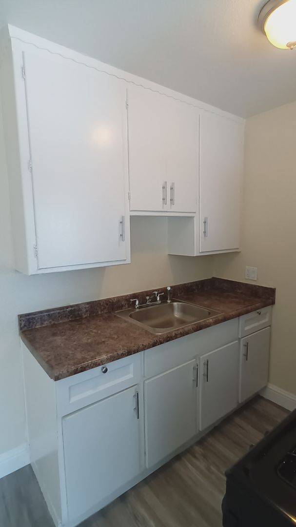 Building Photo - Welcome to SkyView Villa & Somerset Apartments!