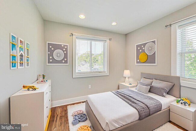 Building Photo - 1330 Staples St NE