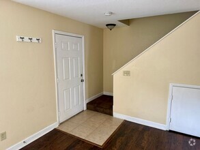 Building Photo - 2/1.5 Townhome located in Tampa with Priva...